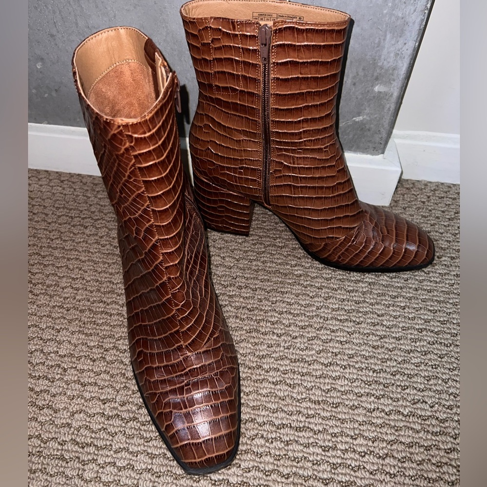 Vionic Brown Croc-Embossed Leather Ankle Boots